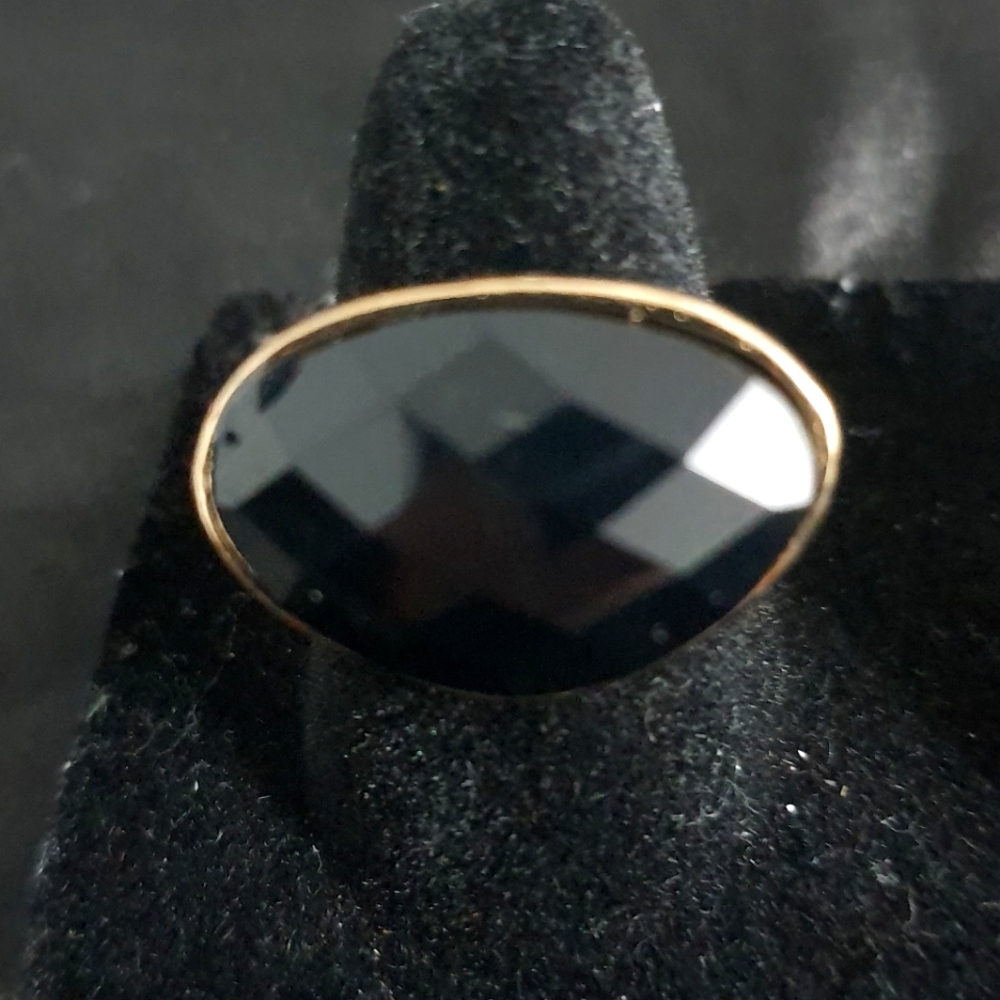 Elegant Black and Gold Women's Ring